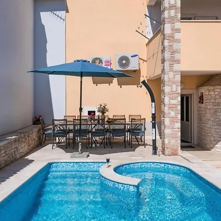 Hotel Nada Comfortable 4*